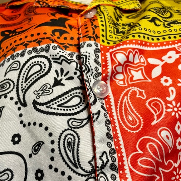 Men’s shirt- bandana print style. New. - Picture 3 of 7